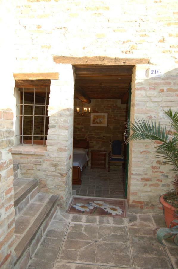 فيلا Mombaroccioفي Il Poggio المظهر الخارجي الصورة